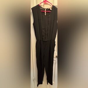 Forever 21 Womens Sleeveless Jumpsuit 
Color Black
Size Medium